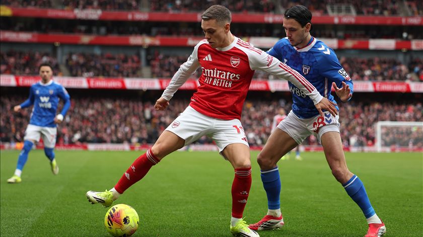 Arsenal tropeça em Brentford