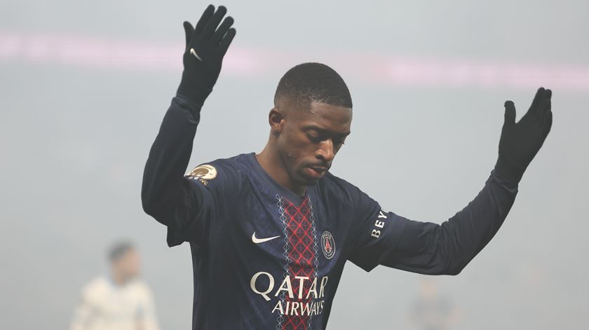 PSG goleia Marselha e regressa à liderança