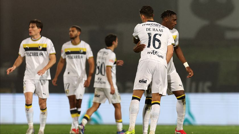 Famalicão derrota AVS e sobe ao sexto lugar do campeonato