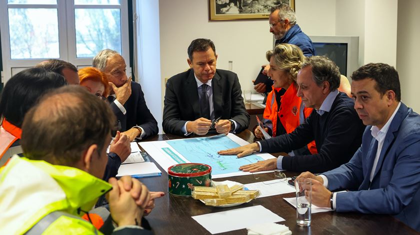 País está “no limite” para conter o Mondego. Montenegro garante que “ninguém vai ficar para trás”