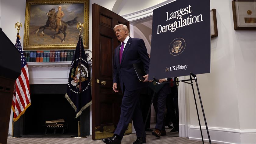 Trump "rasga" decisão que considerava gases com efeito de estufa uma ameaça à saúde pública