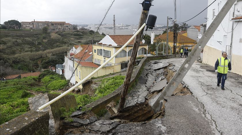Mau tempo: Vila de Rei define pacote de 100 mil euros para urgências