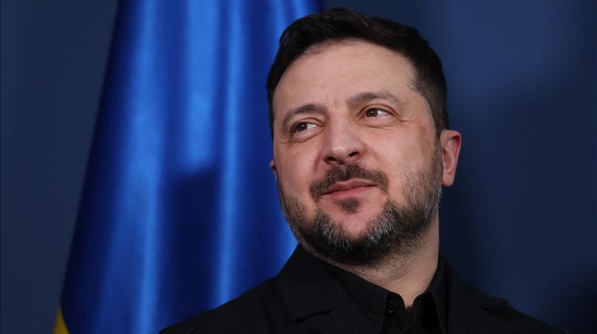 Zelensky anuncia próxima negociação trilateral de paz em março