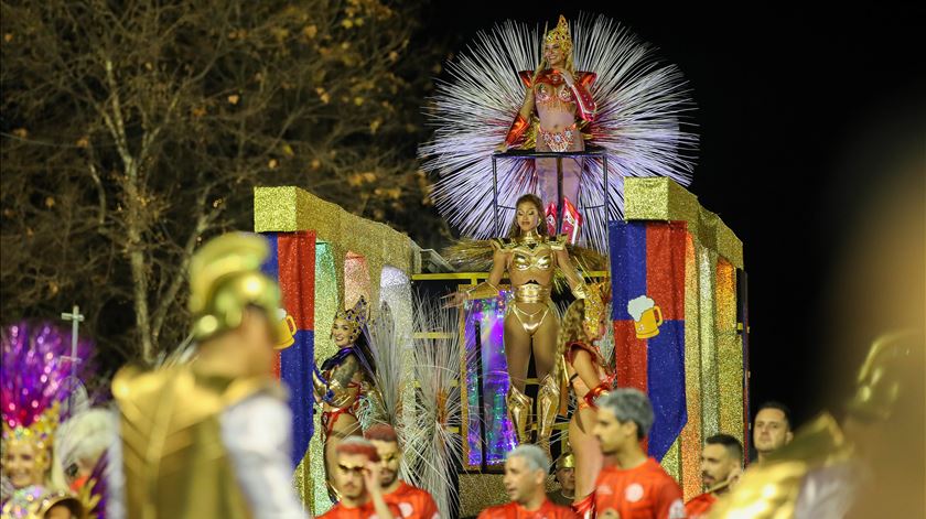 Carnaval na Madeira são dois dias. Governo divide corso em dois desfiles Carnaval na Madeira são dois dias. Governo divide corso em dois desfiles