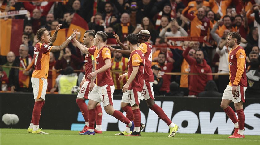Galatasaray goleia Juventus e tem oitavos de final na mão