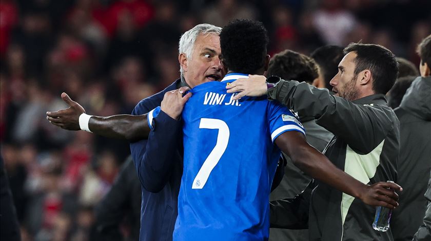 Vinícius vs. Prestianni. Outros casos mediáticos de acusações de racismo no futebol Vinícius vs. Prestianni. Outros casos mediáticos de acusações de racismo no futebol