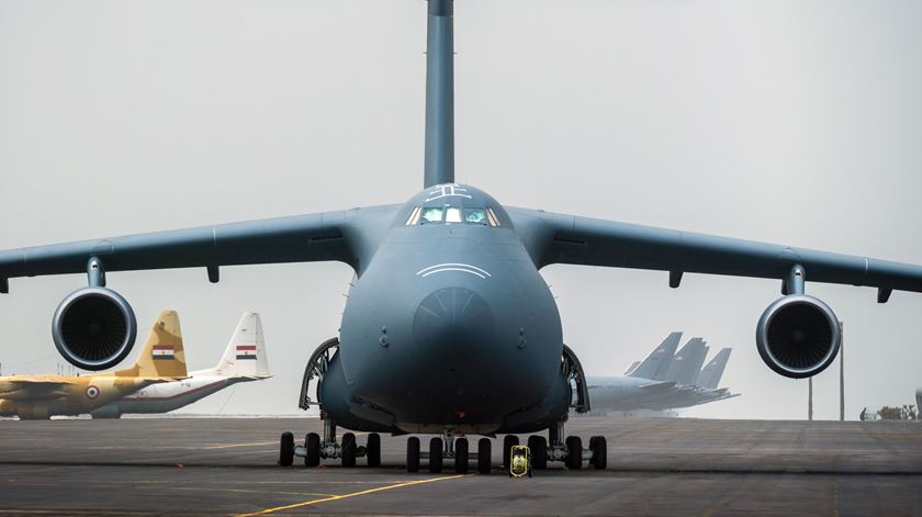 PS exige explicações sobre uso da base das Lajes no ataque ao Irão