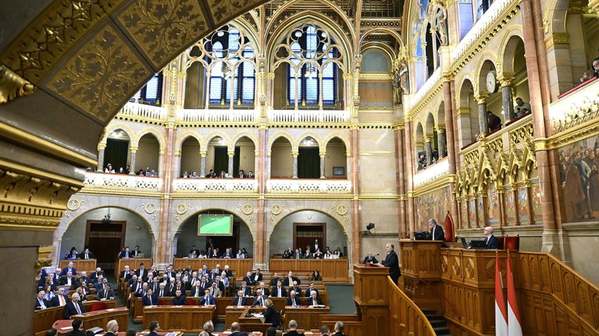 Hungria. Sondagens dão vitória à oposição mas sistema eleitoral cria entraves