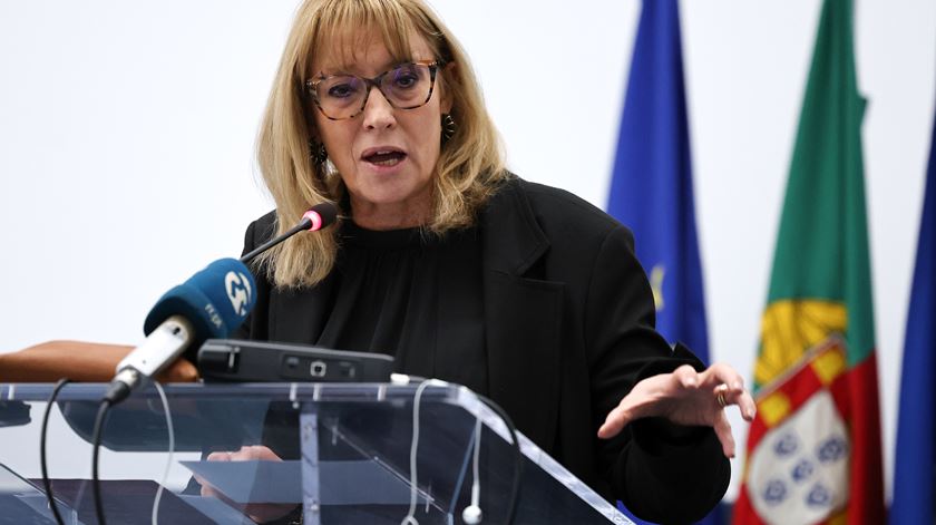 Ministra do Trabalho diz que "não vale a pena negociar a todo o custo" a lei laboral