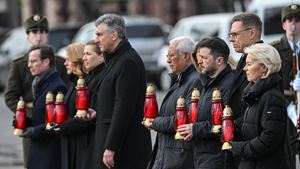 Líderes europeus prometem apoio à Ucrânia à medida que a guerra entra no quinto ano