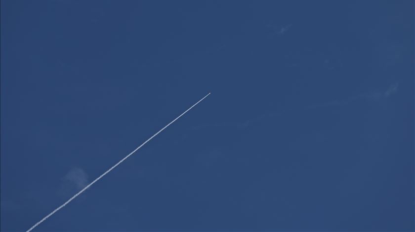 Kuwait anuncia morte de menina de 11 anos após queda de destroços de drone