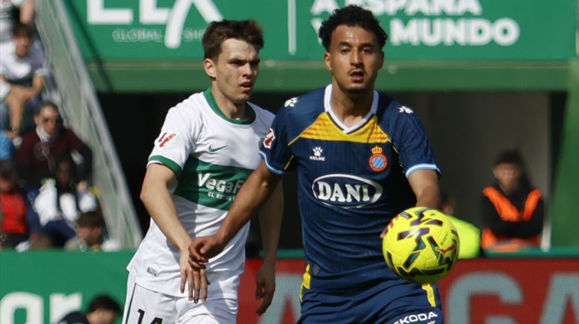 Alegado caso de racismo interrompe Elche – Espanyol