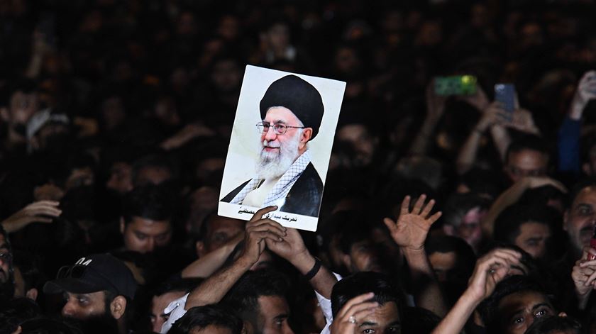 Israel usou câmaras de trânsito em Teerão para chegar até Ali Khamenei