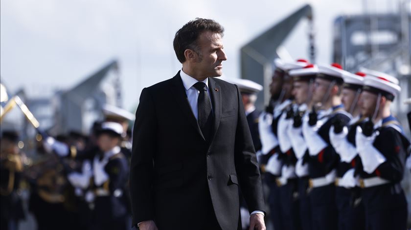 "Será que a França não tem interesse numa presença aérea nos Açores, até com dimensão nuclear?" "Será que a França não tem interesse numa presença aérea nos Açores, até com dimensão nuclear?"