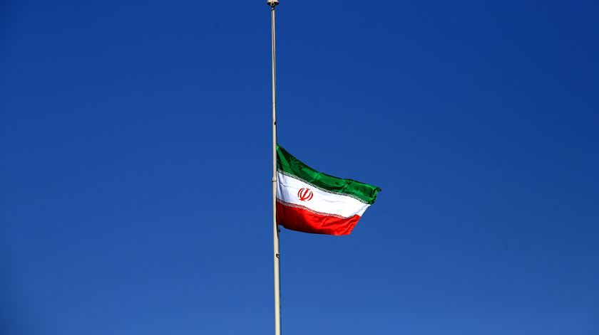 Irão. Da morte de Khamenei à crise global em sete dias