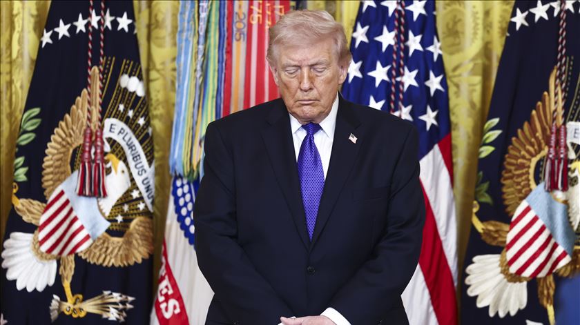 Irão com armas nucleares e mísseis seria "ameaça intolerável", diz Trump