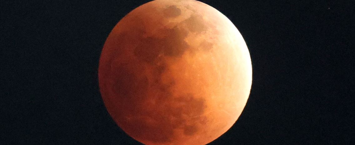 Depois do eclipse solar, Portugal volta a olhar para o céu: Lua atravessa a sombra da Terra