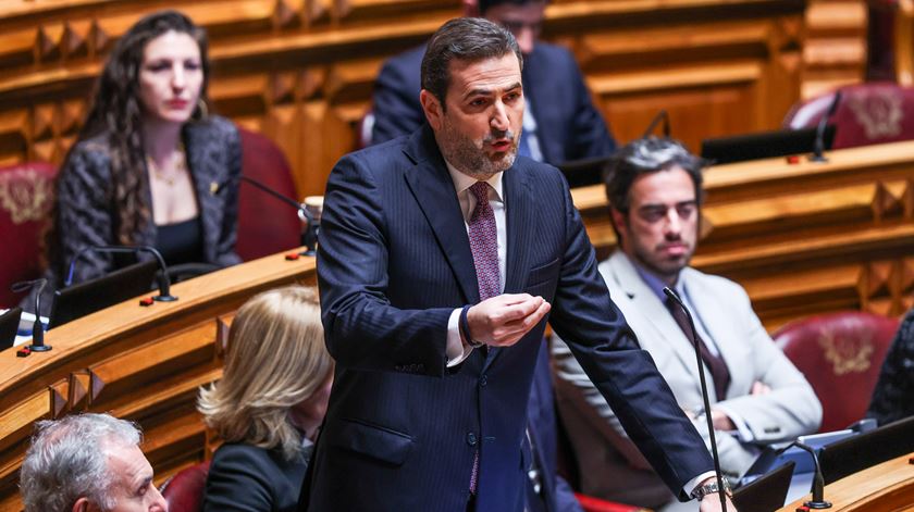 Hugo Soares pede aos deputados para elegerem Tiago Antunes, indicado pelo PS para Provedor de Justiça