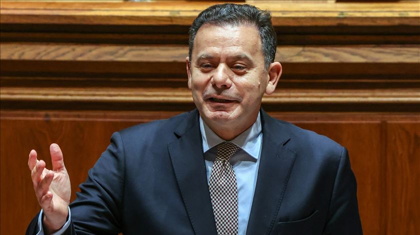 Montenegro avisa que “ambição sem estabilidade seria imprudência infantil”