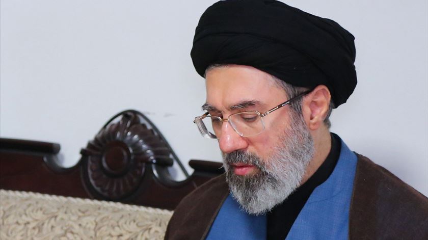 Filho de Ali Khamenei é o novo líder supremo do Irão