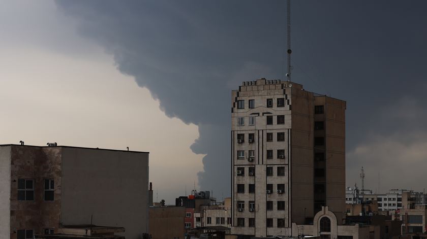 Irão ataca novamente vizinhos do Golfo Pérsico depois de ter pedido desculpa