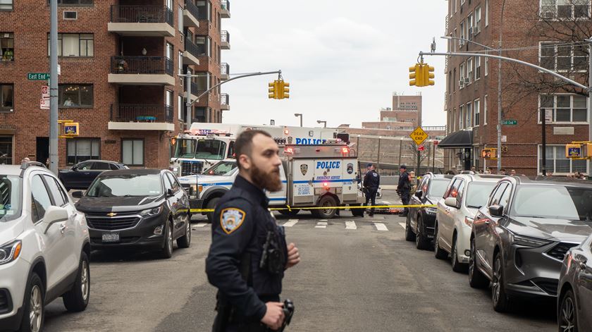 Pam Bondi culpa Estado Islâmico por "explosivo" à porta de Mamdani