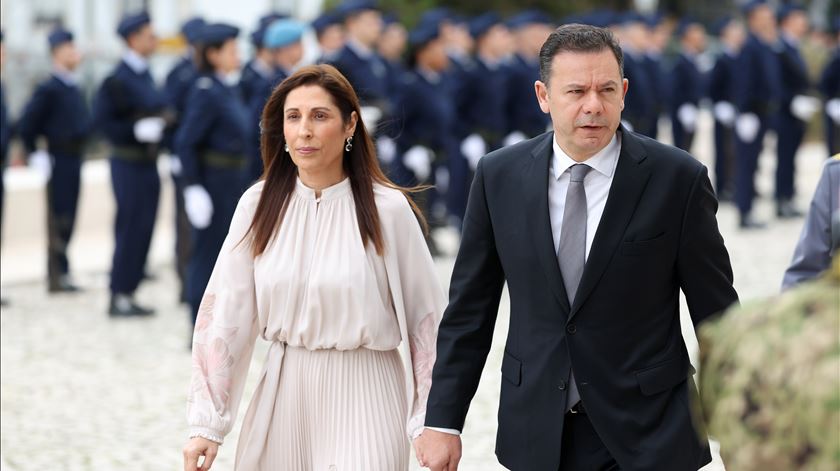 Luís Montenegro acompanhado da mulher Carla Montenegro. FOTO: Andre Kosters/Lusa