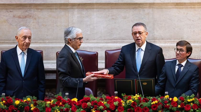 António José Seguro jura cumprir e fazer cumprir a Constituição. Foto: José Sena Goulão/EPA