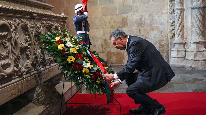 No Mosteiro dos Jerónimos, o Presidente eleito visita o túmulo de Luís Vaz de Camões. Foto: Rodrigo Antunes/Lusa