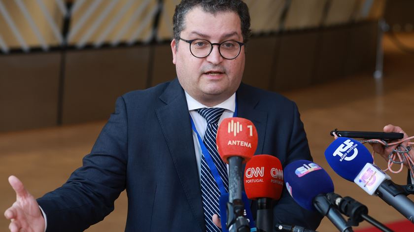 Ministro das Finanças afasta para já orçamento retificativo