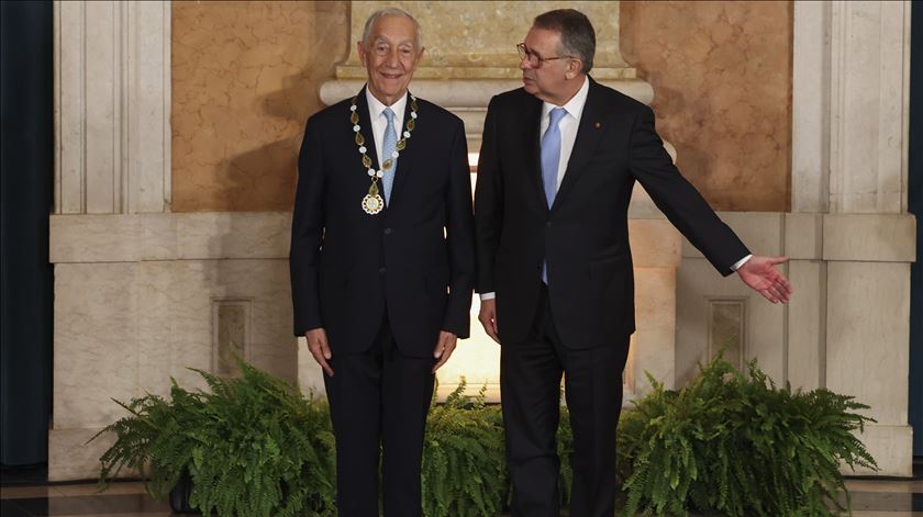 Marcelo condecorado com Ordem da Liberdade. Despede-se com "selfie"