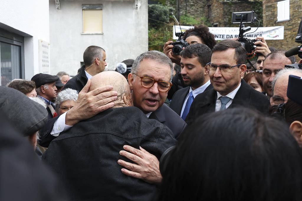 Presidente Seguro na aldeia de Mourísia