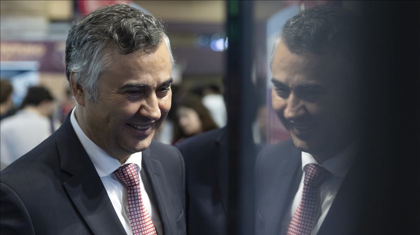 Ministro garante pagamento "em breve" de reforço de 10% para ensino especial