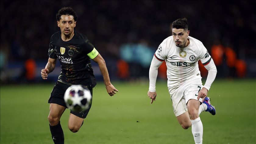 UEFA adverte Pedro Neto por empurrão a apanha-bolas