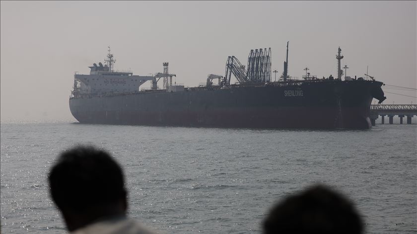 Trump pede que mais países enviem navios para proteger Ormuz