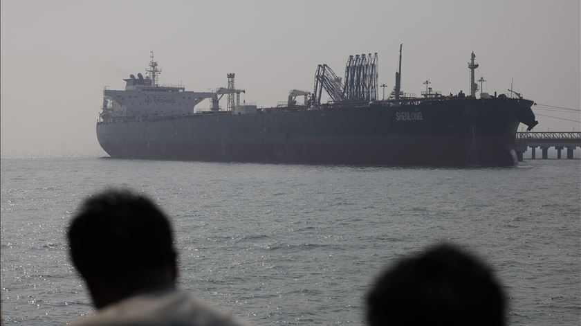 Irão rejeita desbloquear Estreito de Ormuz em caso de cessar-fogo temporário