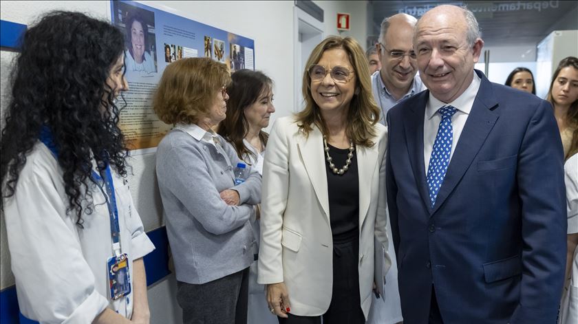 Ministra não exclui recurso a médicos tarefeiros na urgência regional de Loures