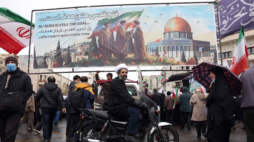 "Mudança de regime no Irão só com uma guerra civil como no Iraque"