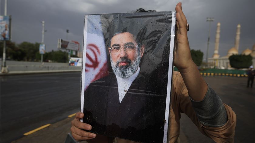EUA oferecem recompensa de 10 milhões de dólares por Khamenei