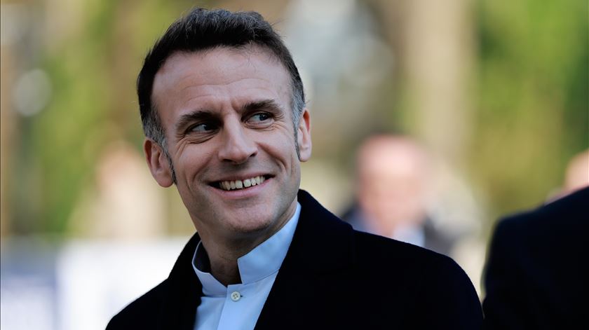 Macron pede que Irão pare "imediatamente" de atacar países do Médio Oriente