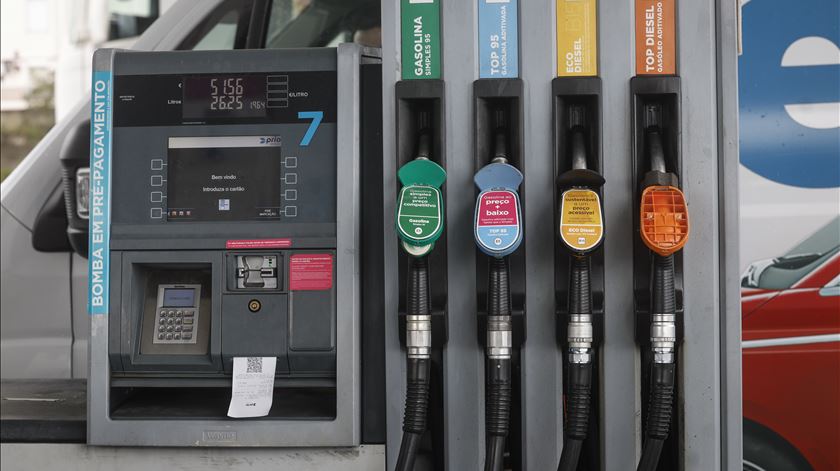 Gasóleo vai custar mais sete cêntimos e gasolina três cêntimos