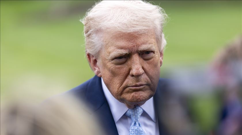 Trump insiste que Irão quer um acordo, mas não está a negociar com o líder supremo