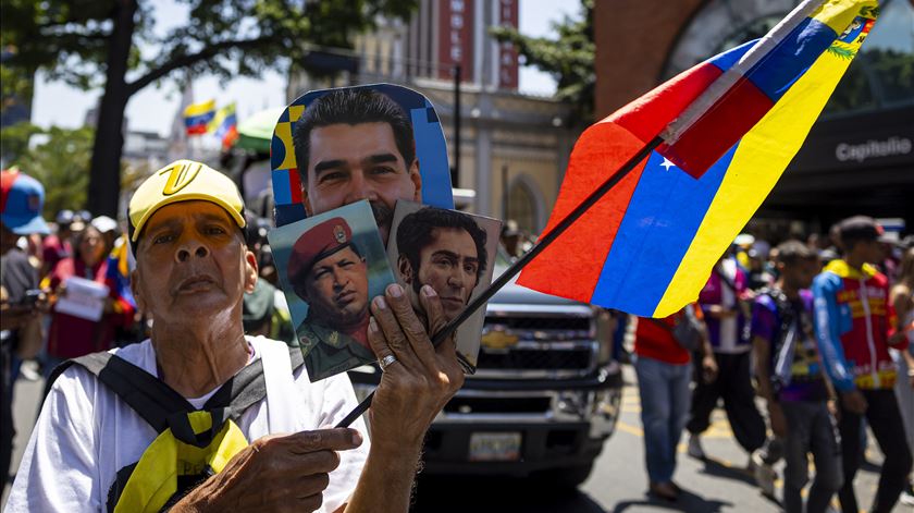 Centenas em manifestação contra "salários de fome"