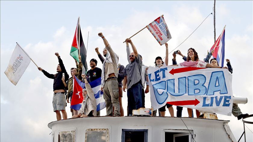 "Cuba não está sozinha". Flotilha chega a Havana com 30 toneladas de ajuda