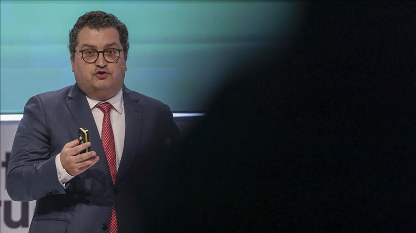 Ministro das Finanças antecipa "boa surpresa" no excedente de 2025