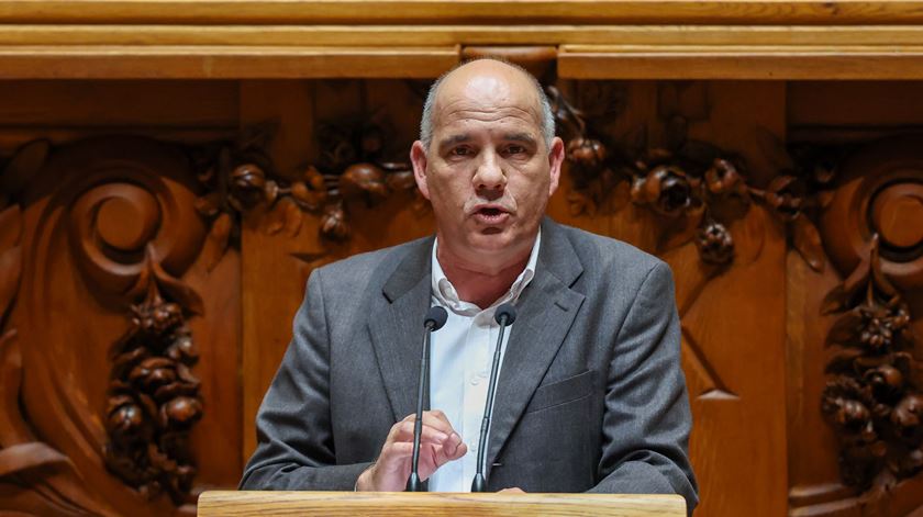 PCP acusa ministro da Educação de recusar dar explicações no Parlamento