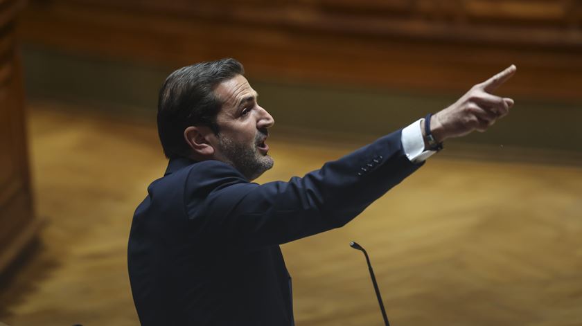 Depois de acordo com o PS, Hugo Soares acusa o Chega de "voltar a borregar"