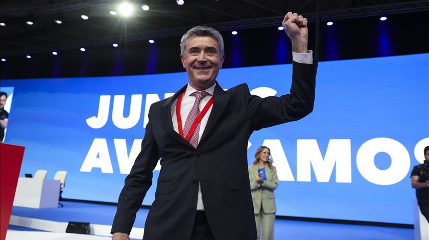 PS e José Luís Carneiro aparecem à frente nas sondagens
