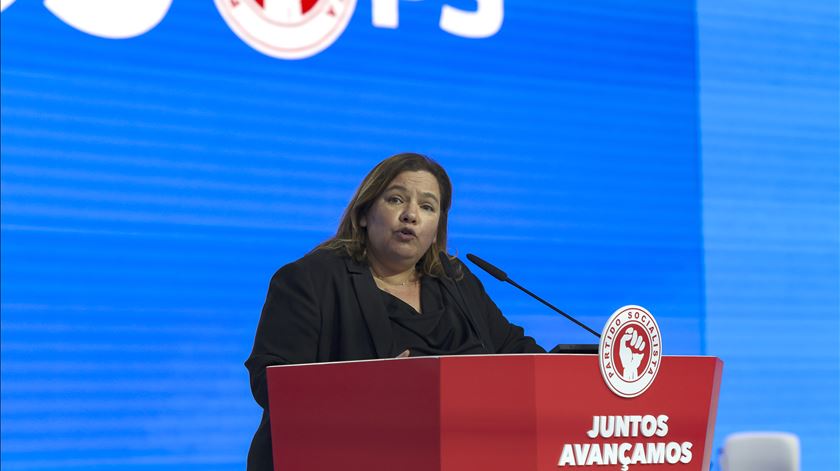 Alexandra Leitão: PS tem de construir "pontes", mas Montenegro prefere o Chega