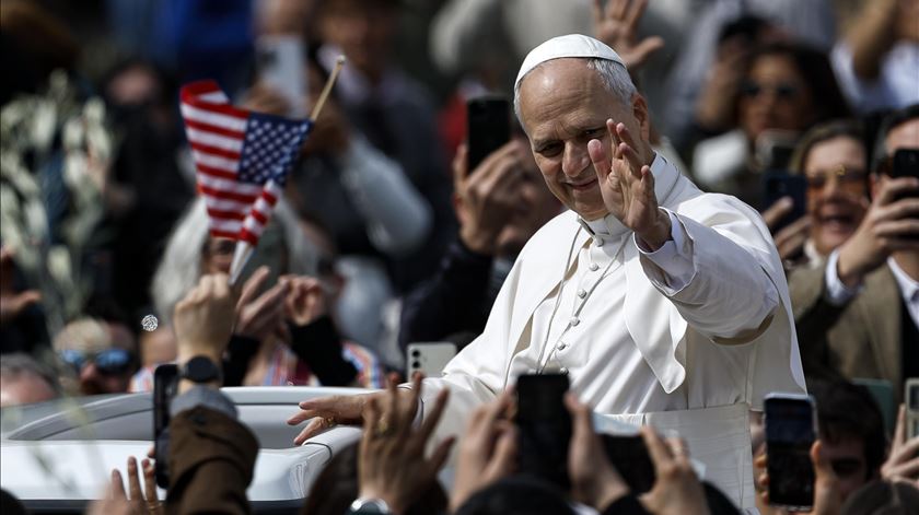 Leão XIV será o primeiro Papa a carregar a cruz em todo o percurso da Via Sacra